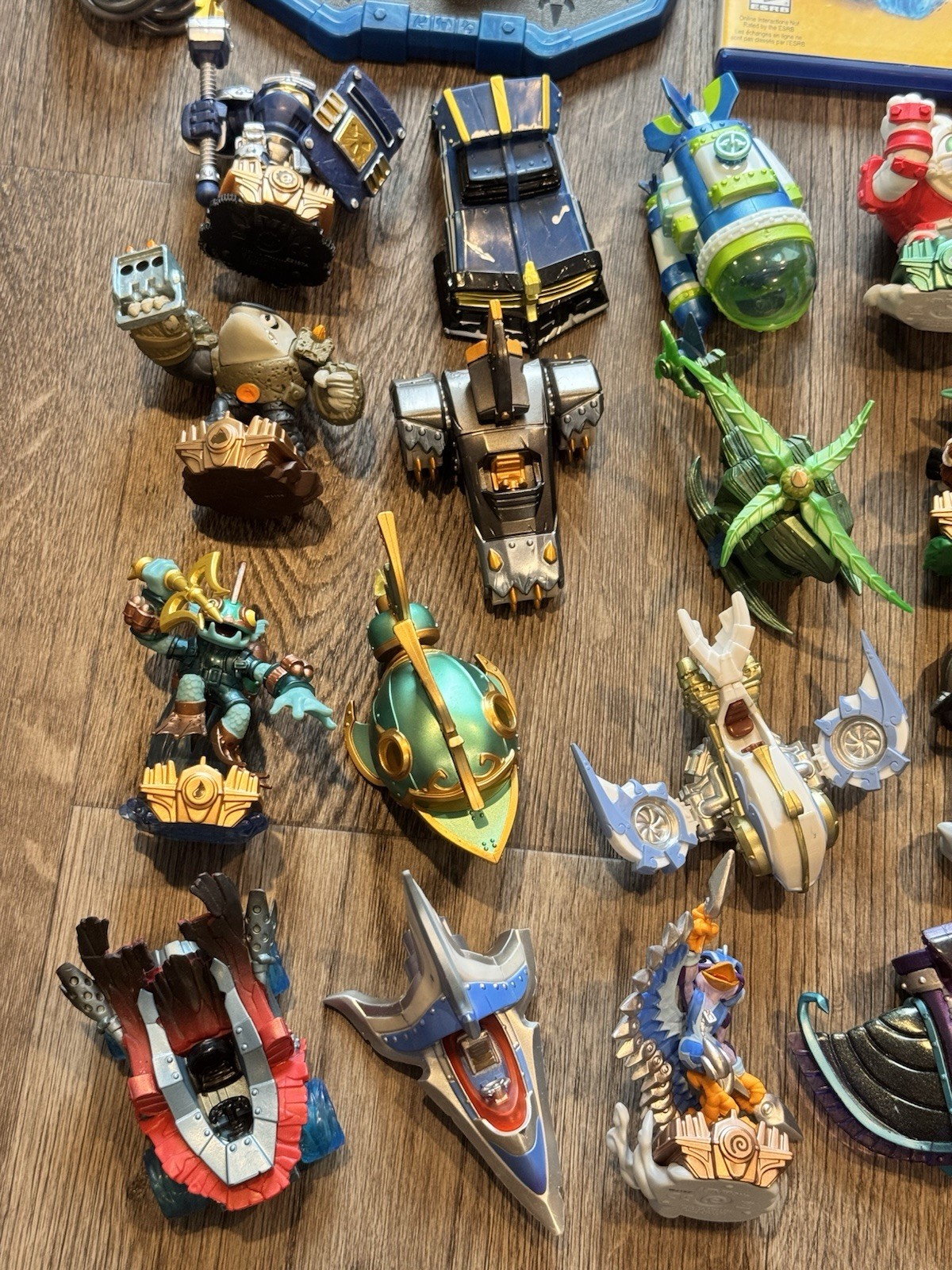 Skylanders Superchargers PS4 Starter Pack 8 Figures, 9 Vehicles + 3 Trophies!