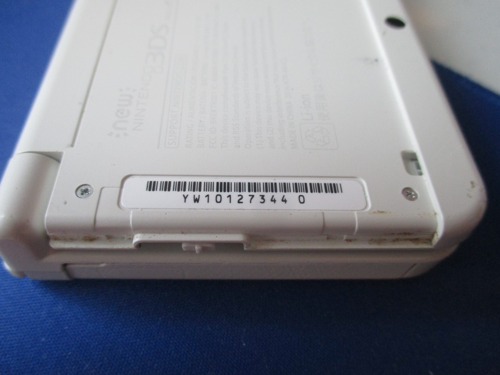 New Nintendo 3DS Super Mario White Edition System w/Charger & Stylus