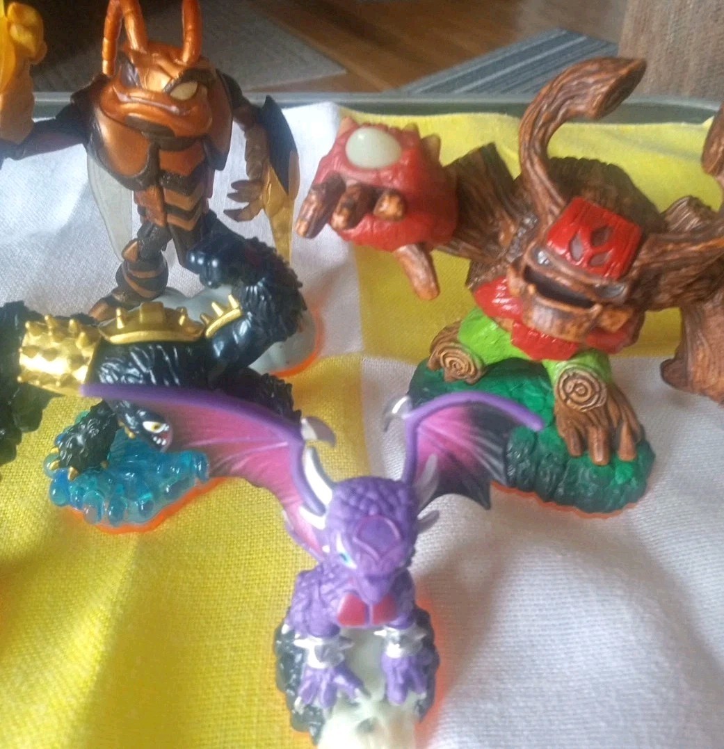 Skylanders 2012 Giants 6 Bundle: (orange base)Spyro, Crusher ,Stump Basher