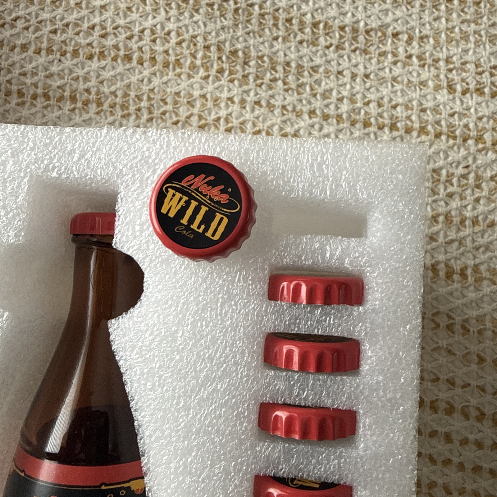 Fallout Authentic Nuka Cola Wild Collectibles Glass Bottle & 10 Caps !