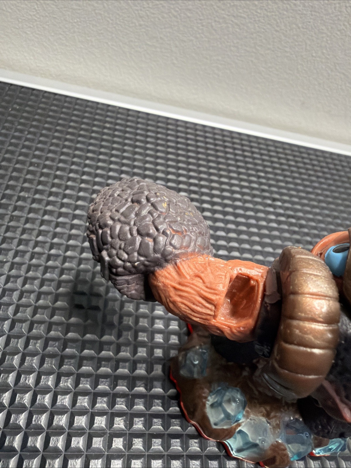 Skylanders Wallop Character Figure Spyro Series – Works, but missing hammer