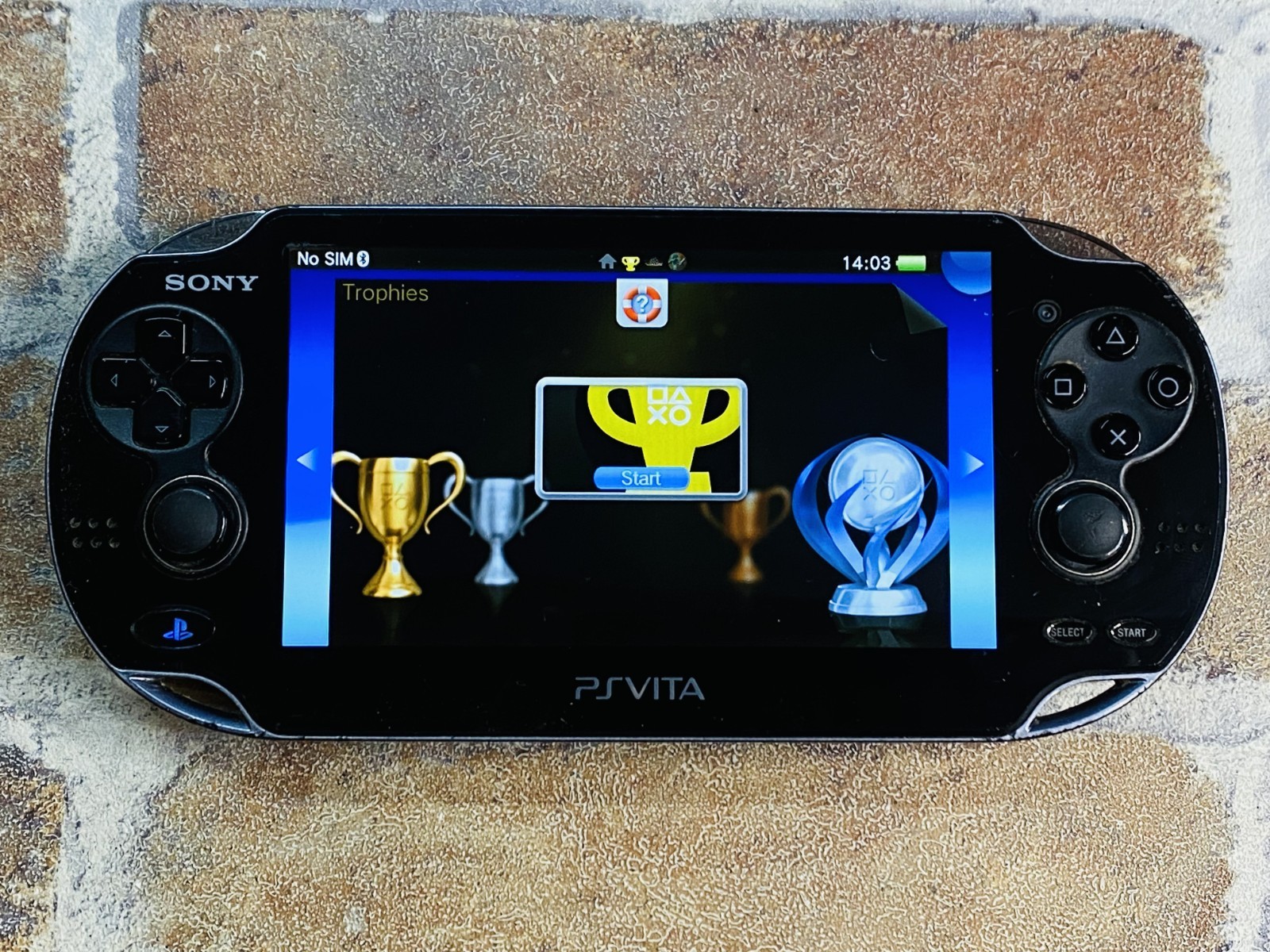 PS Vita PCH-1100 AB01 Crystal Black SONY Playstation 4GB Charger 2 Games DDP