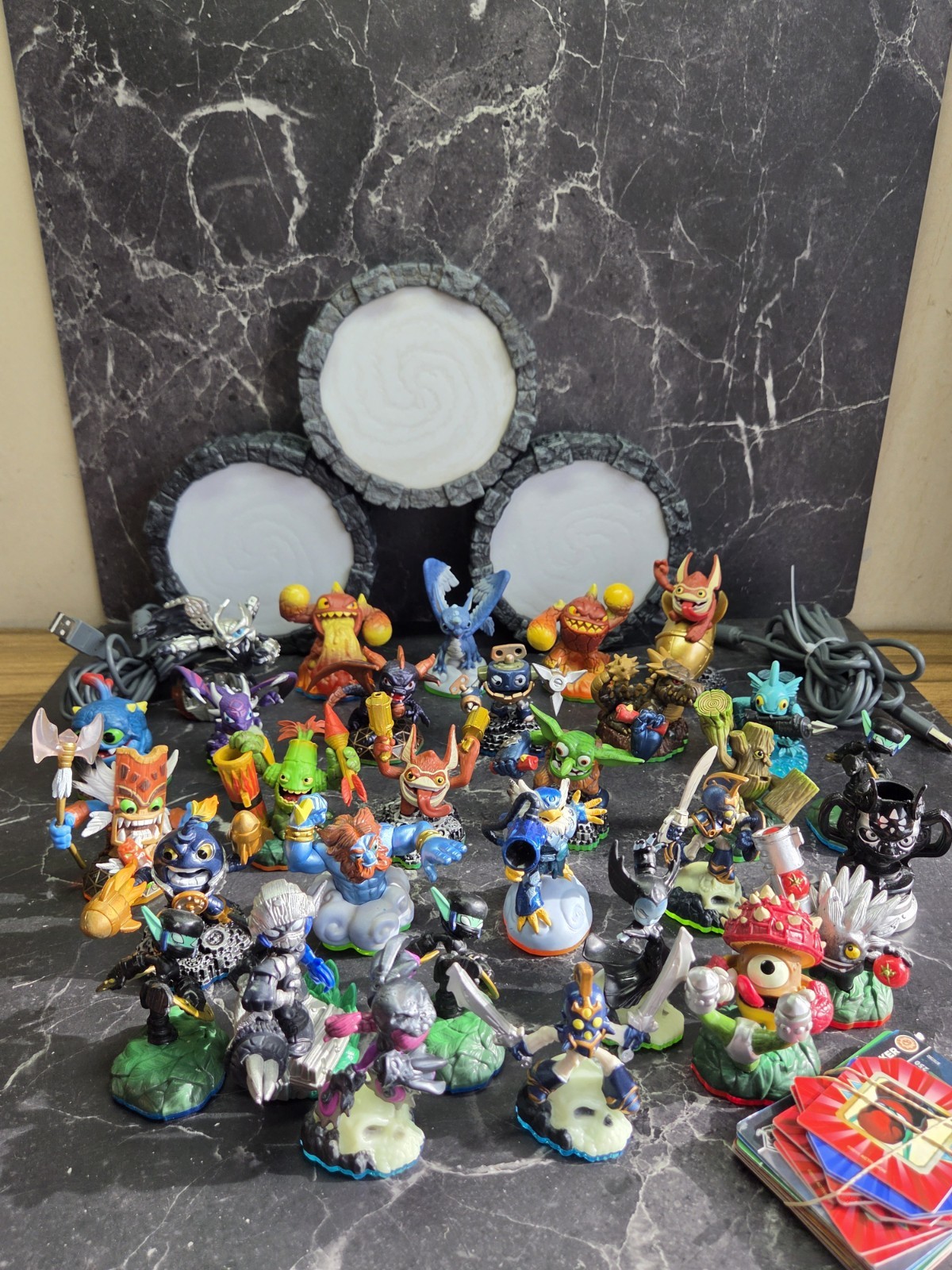 Skylanders Activision Collectible Action Figure Lot Assorted 30 + 3 Portals/card