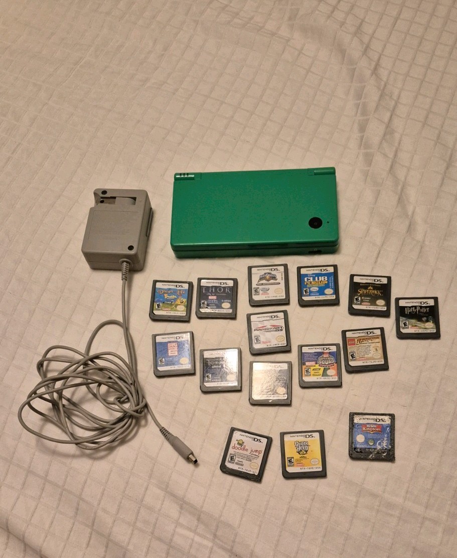 *READ* Nintendo DSI Green w/ 10+ Games (Mario Kart, Club Penguin, etc) & charger
