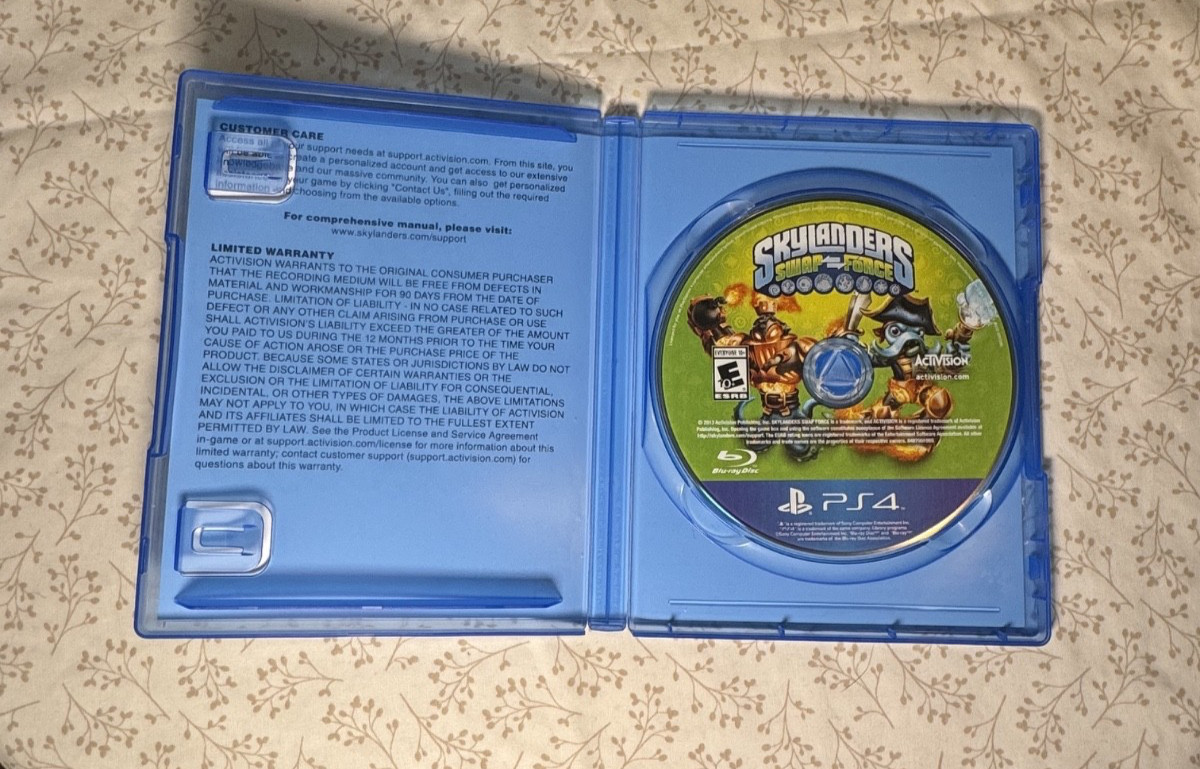 Skylanders Swap Force PS4 in Excellent Working Condition w/ Collector Bag
