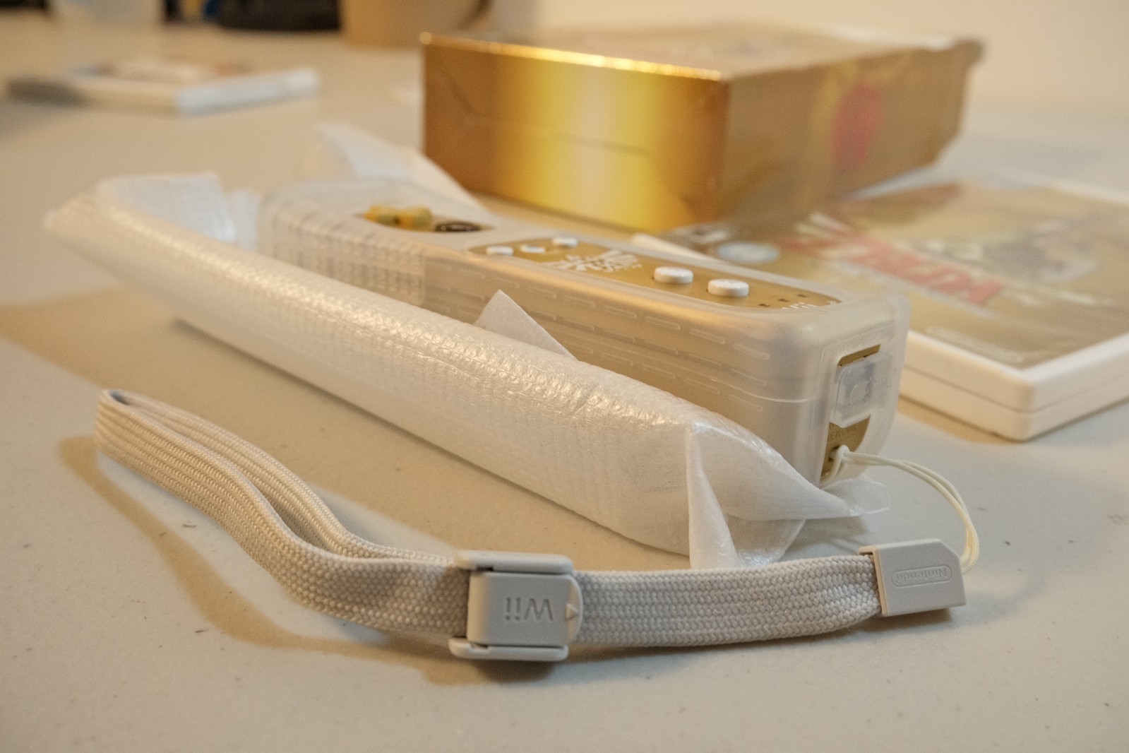 The Legend of Zelda Skyward Sword + Gold Controller Nintendo Wii Bundle Complete