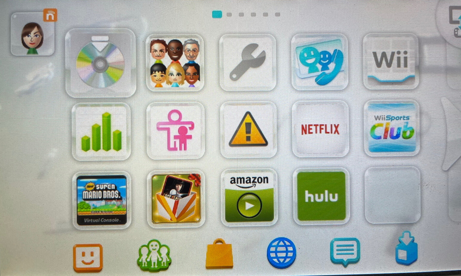Nintendo Wii U 8GB White Gaming Console Gamepad WUP-001(02) W/ Downloaded Games