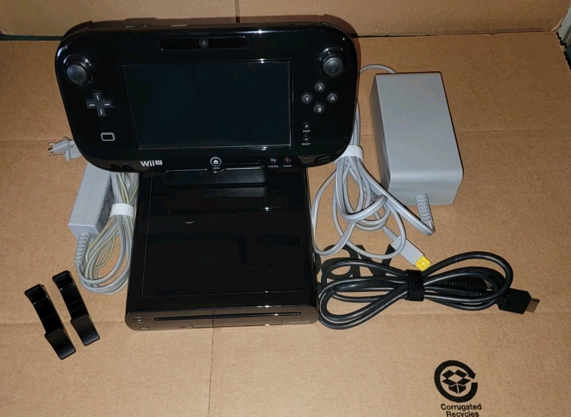 Nintendo Wii U Deluxe Black Console 32GB Bundle Gamepad W/ Mario Kart 8 TESTED