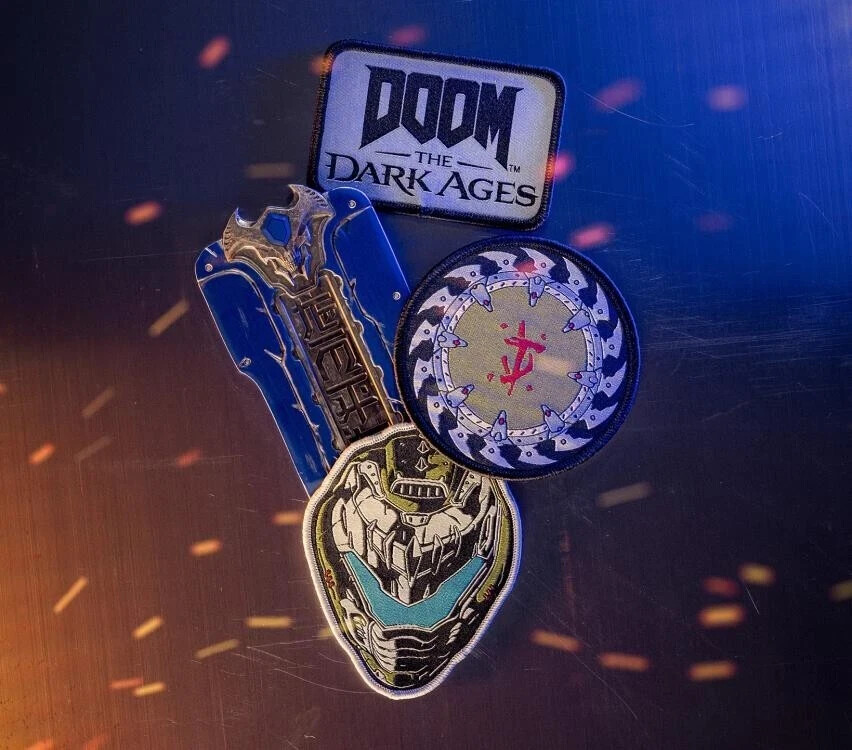 Doom The Dark Ages Doom Slayer Wearable Helmet LED Bundle + Keycard + Patches