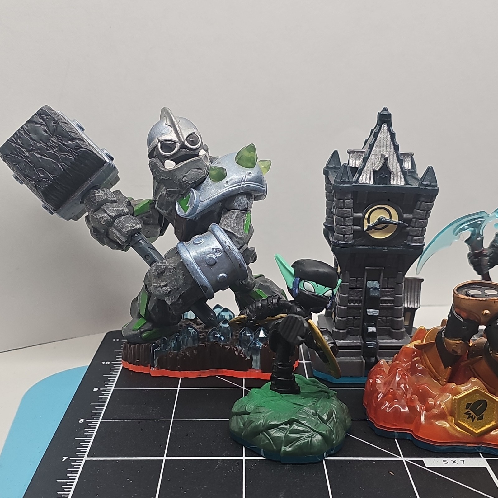 Skylanders Mixed Lot Giants Tree Rex Crusher Figures + Tower 10 Pieces