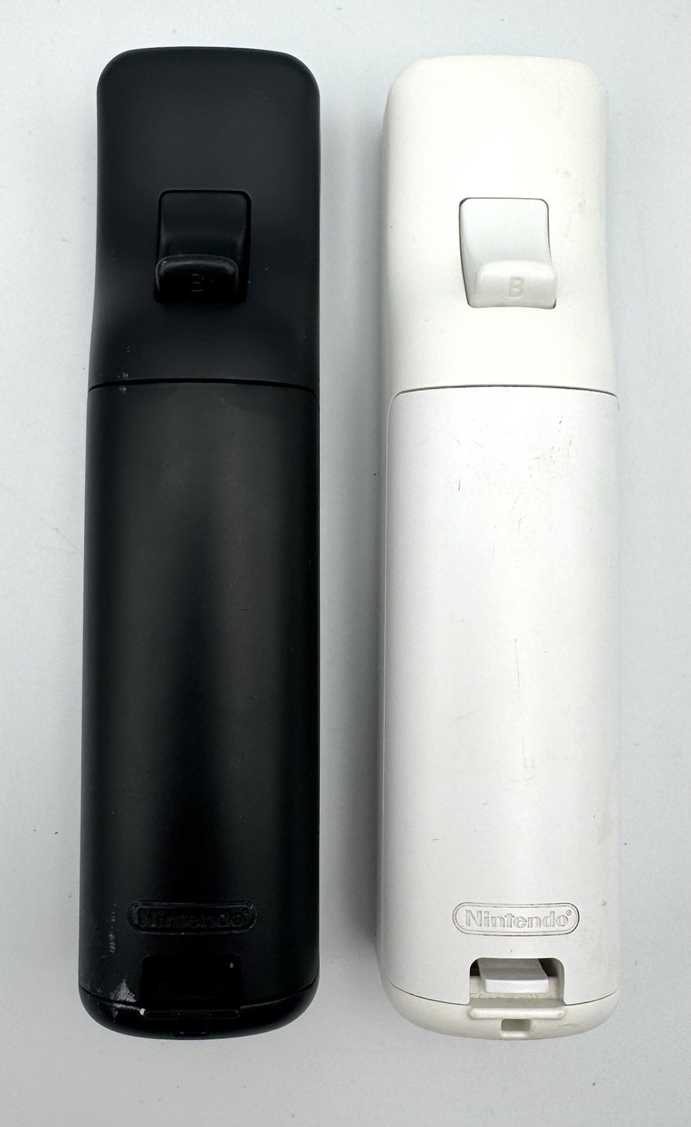 Nintendo Wii Remote Controller w/ Motion Plus – LOT OF 2 – Black & White TESTED