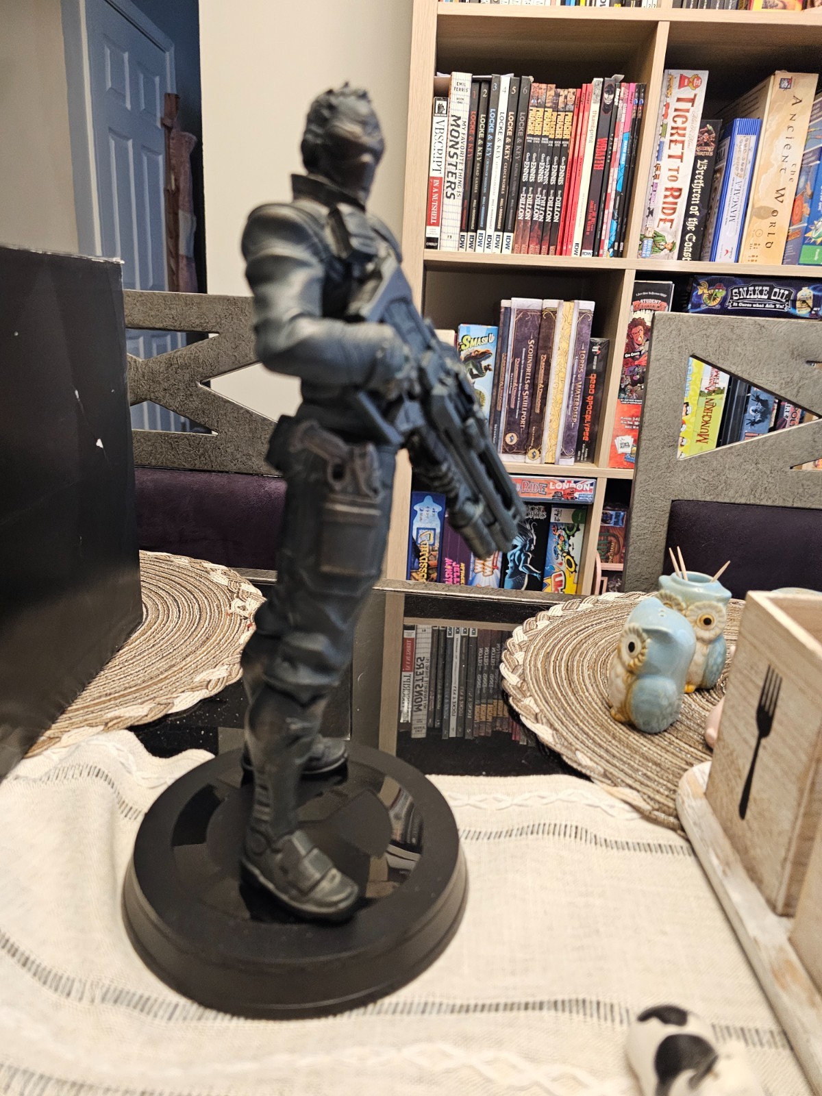 Overwatch Collectors Eedition Xbox One Statue with Game Complete