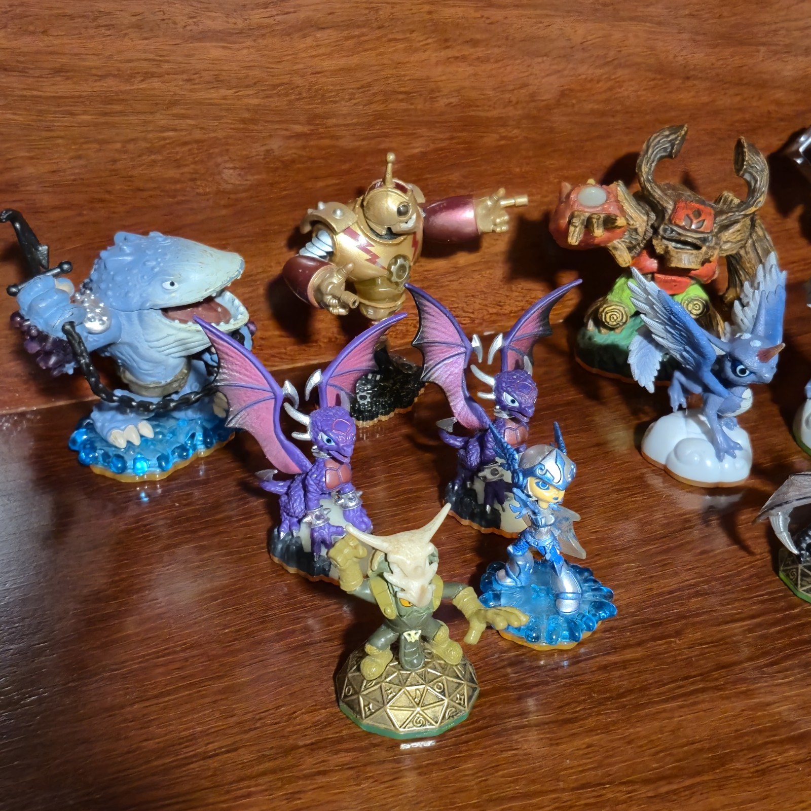 Skylander bulk Action Figurines x 22 includes rare Dark Spyro- *READ DESCRIPTION