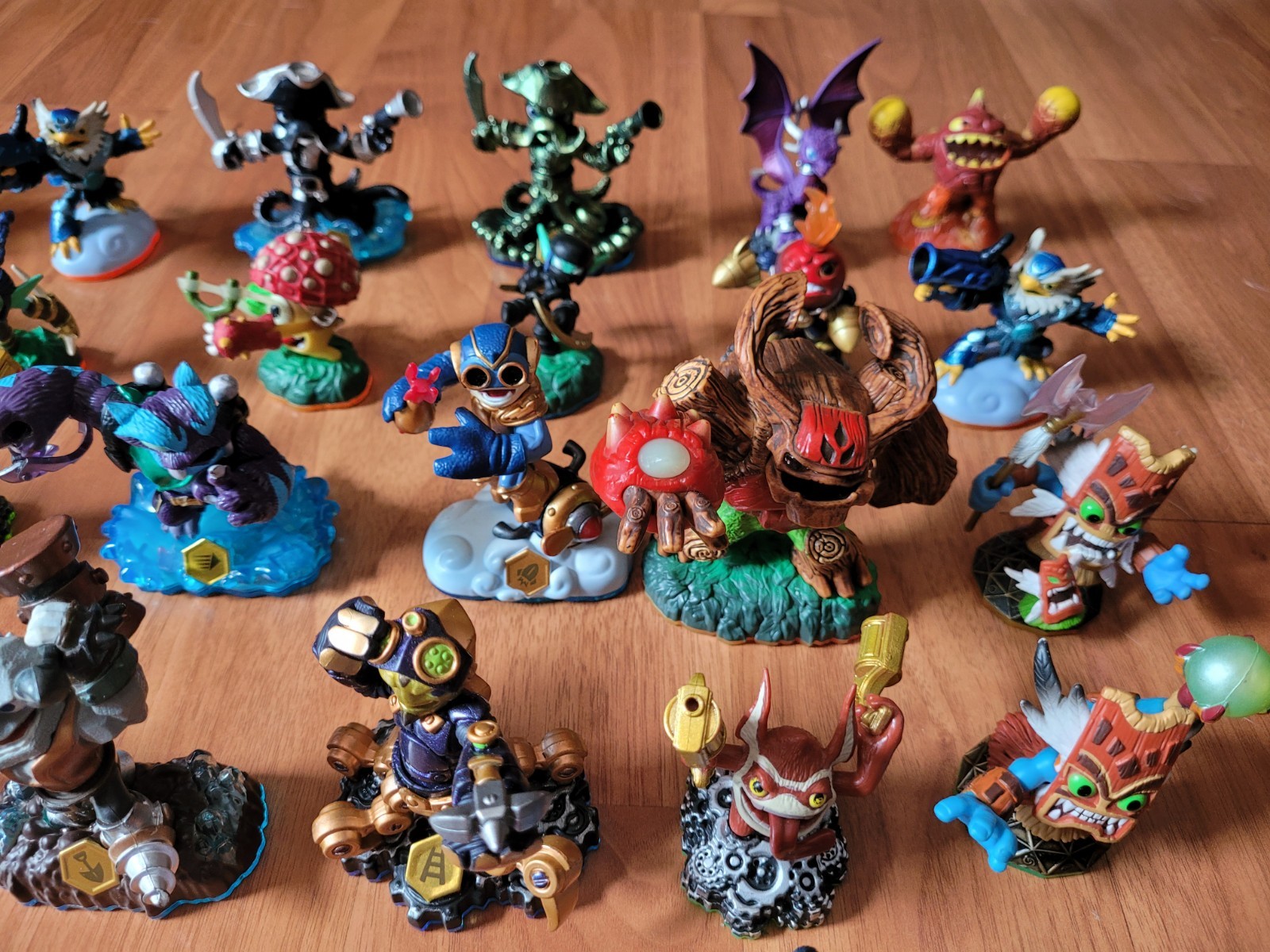 HUGE Lot Of 52 Activision Skylanders Character Figures Mixed Series Action