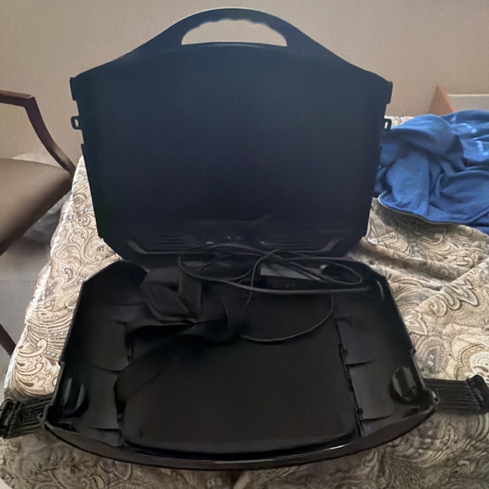 GAEMS Vanguard Hard Shell Carrying Case w/ Built-In Monitor, Black PS3/PS4