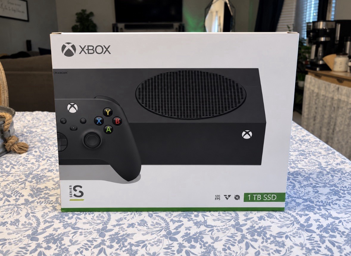 Microsoft Xbox Series S 1TB Black Console 1440p 120FPS w/2 Controllers & Charger