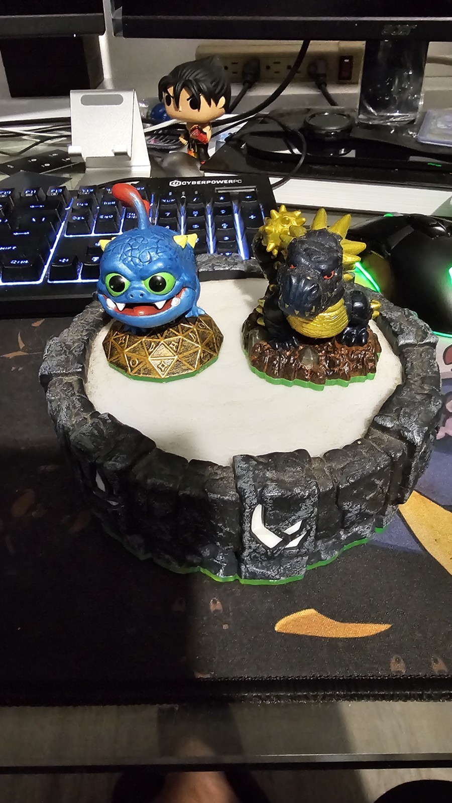 Activision Skylanders Lot Of 8 With Stand