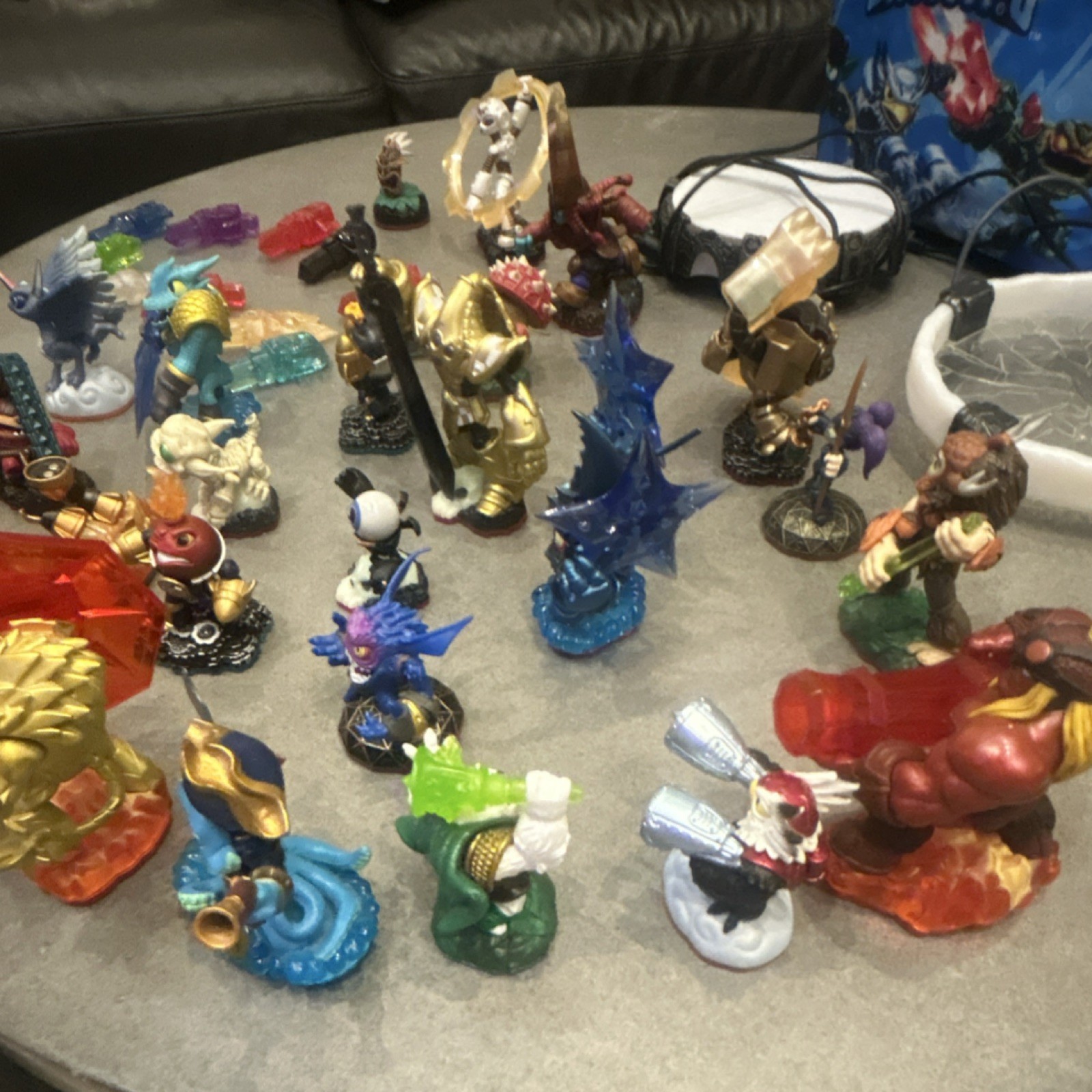 28 Skylander Character Figure Pack with Portal and traps