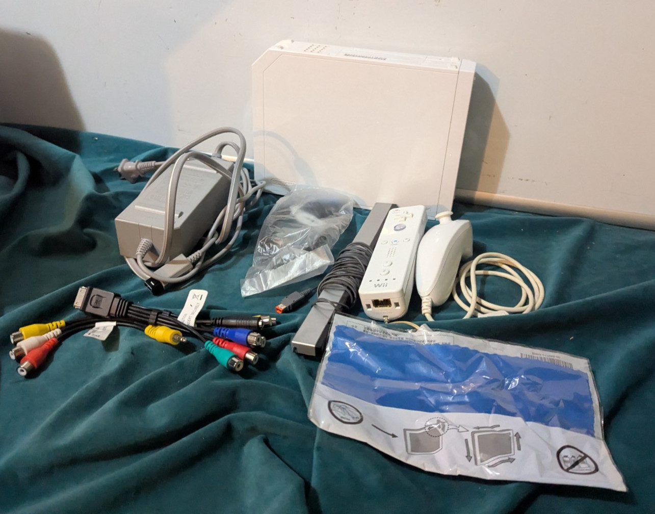 Nintendo Wii Console White RVL-001