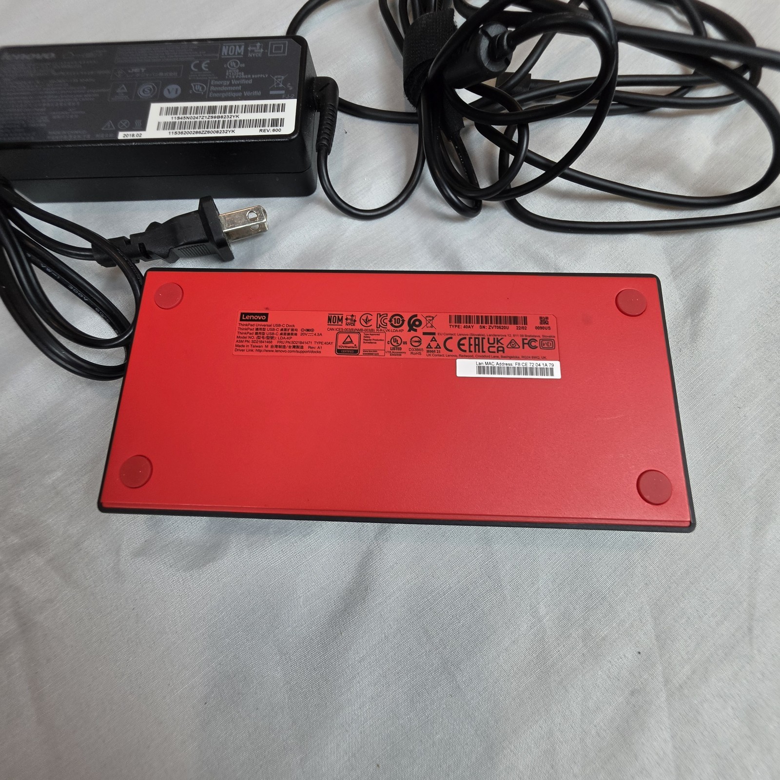 Lenovo ThinkPad Universal USB-C Dock 40AY LDA-KP SD21B41468 w/ 90W Charger