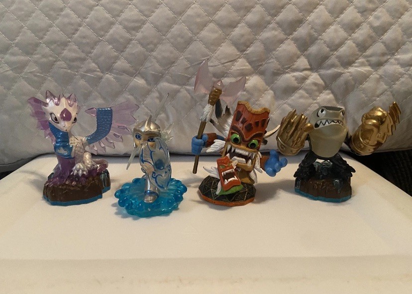 NEEDS TO GO ASAP – Skylanders Lot Of Characters, 2 Portals, & 2 Games