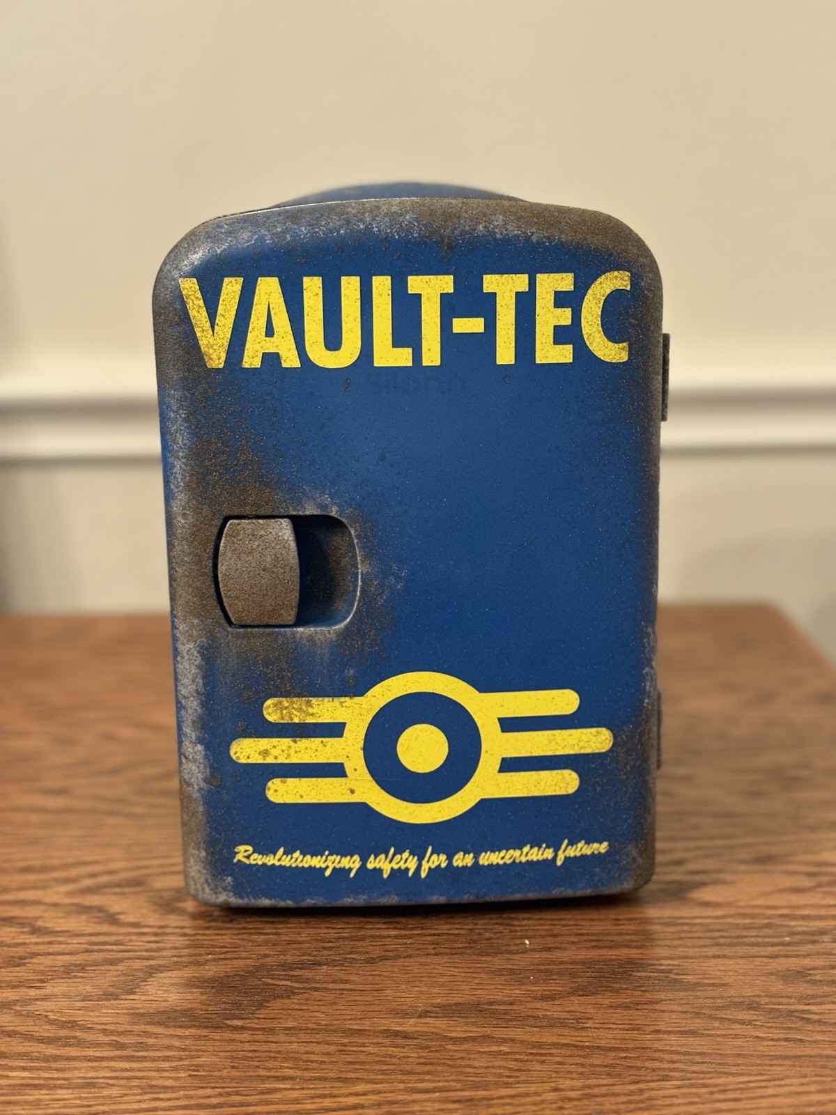 Fallout Vault-Tec Mini Fridge: Classic Edition