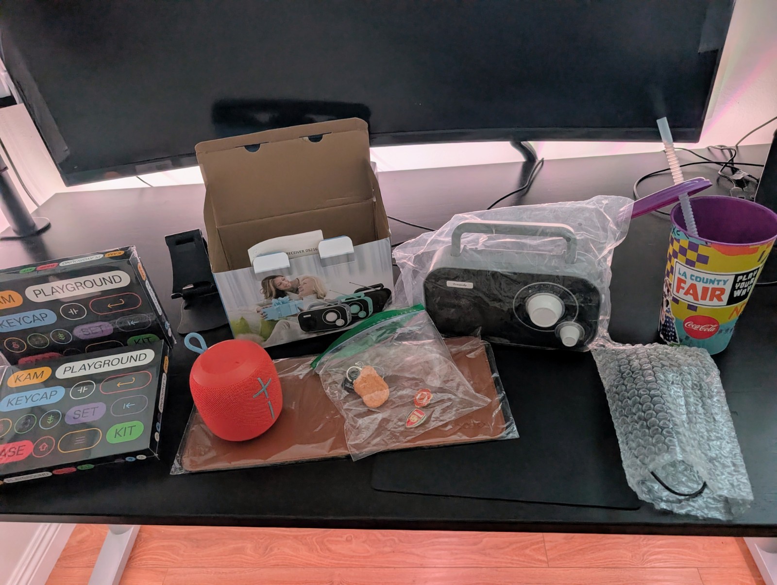 Retro games, consoles handheld DS, desks, accessories