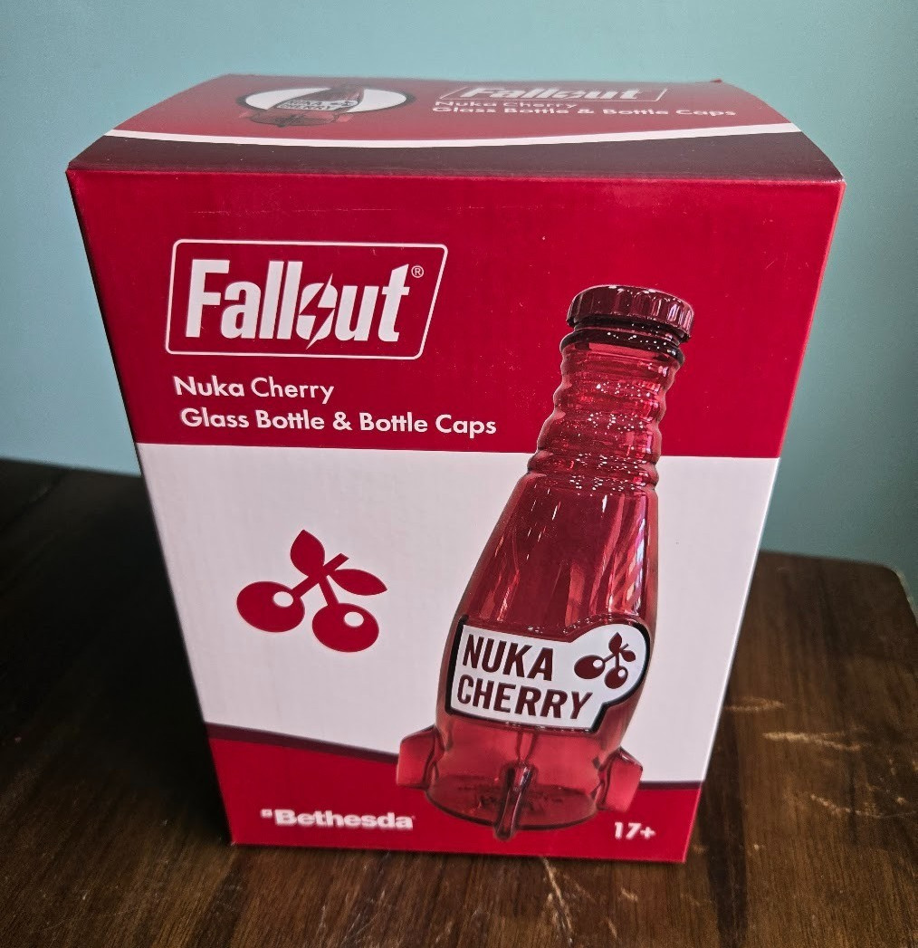 Fallout Nuka Cola Cherry Glass Rocket Bottle & 10 Bottle Caps NEW