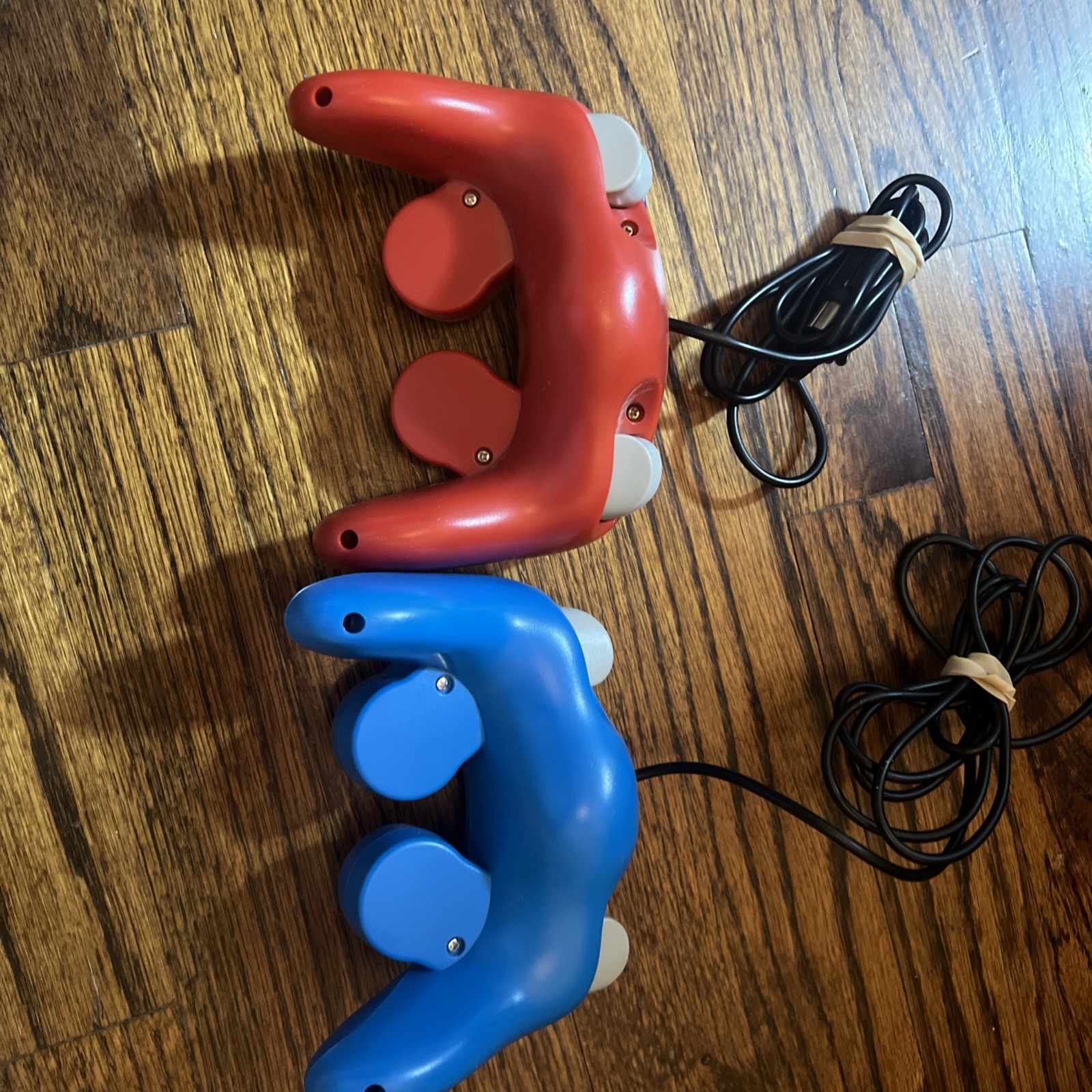 Nintendo Gamecube Wii Wired Controllers lot of 2 Red / Blue unbranded Untested