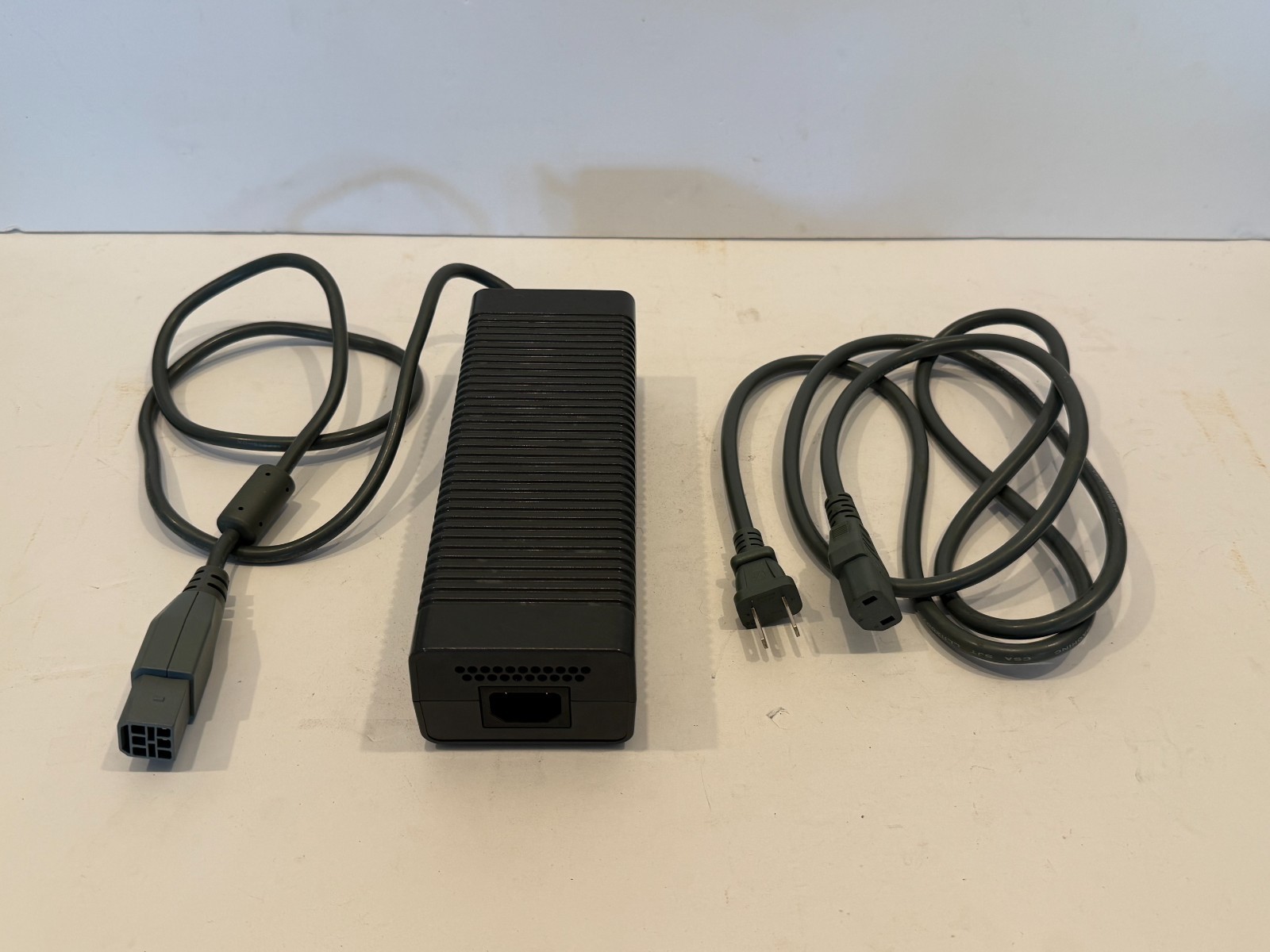 Microsoft Xbox 360 Elite 120GB Console w/ Controller Power Supply & AV Cables