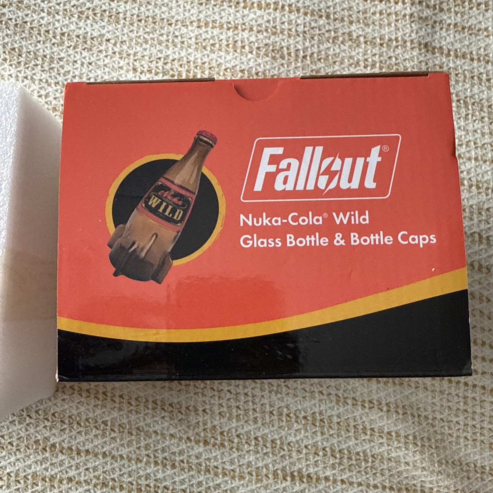 Fallout Authentic Nuka Cola Wild Collectibles Glass Bottle & 10 Caps !
