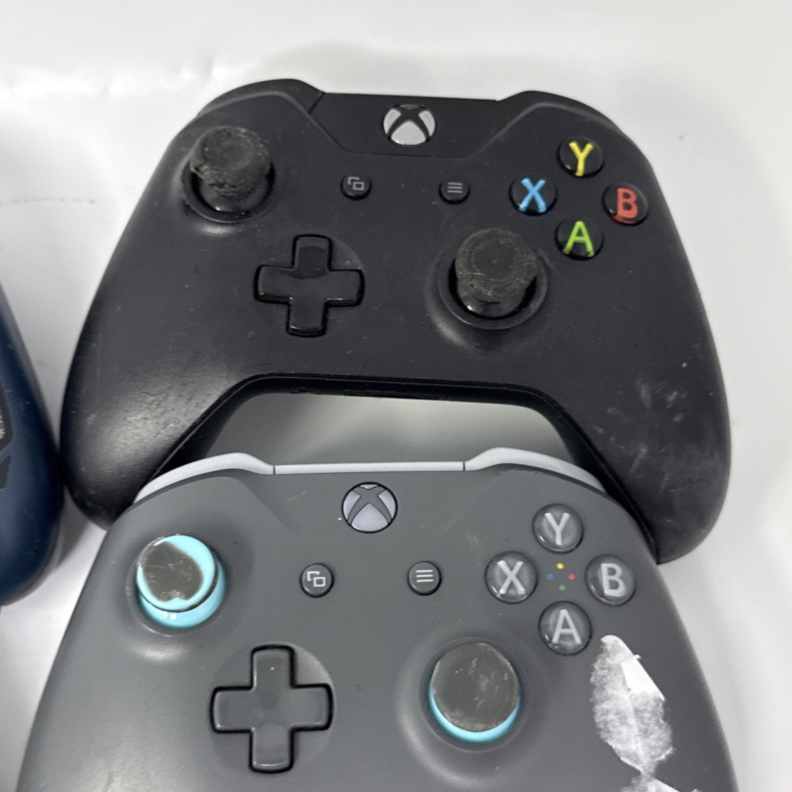 Lot Of 14 Various Condition Genuine Xbox One Controllers Model 1537, 1697, 1708