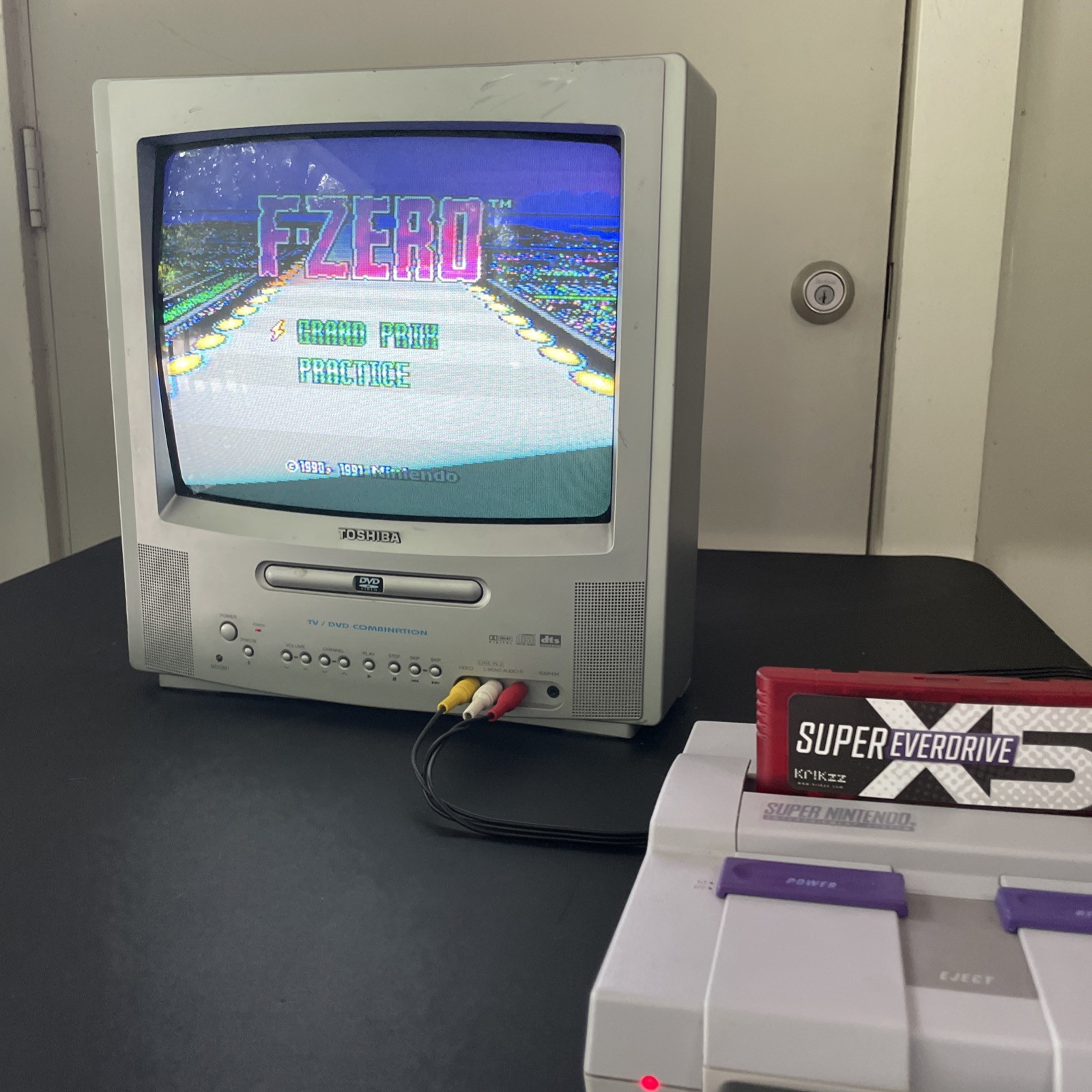 Krikzz Super EverDrive X5 Nintendo SNES Flash Cartridge 40+ Classic Games Loaded