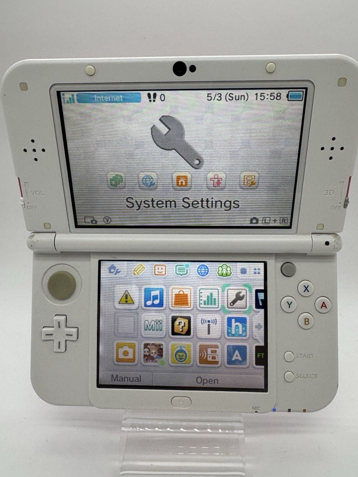 New Nintendo 3DS XL/LL- In English – Pink/White – 64gb- w/new charger