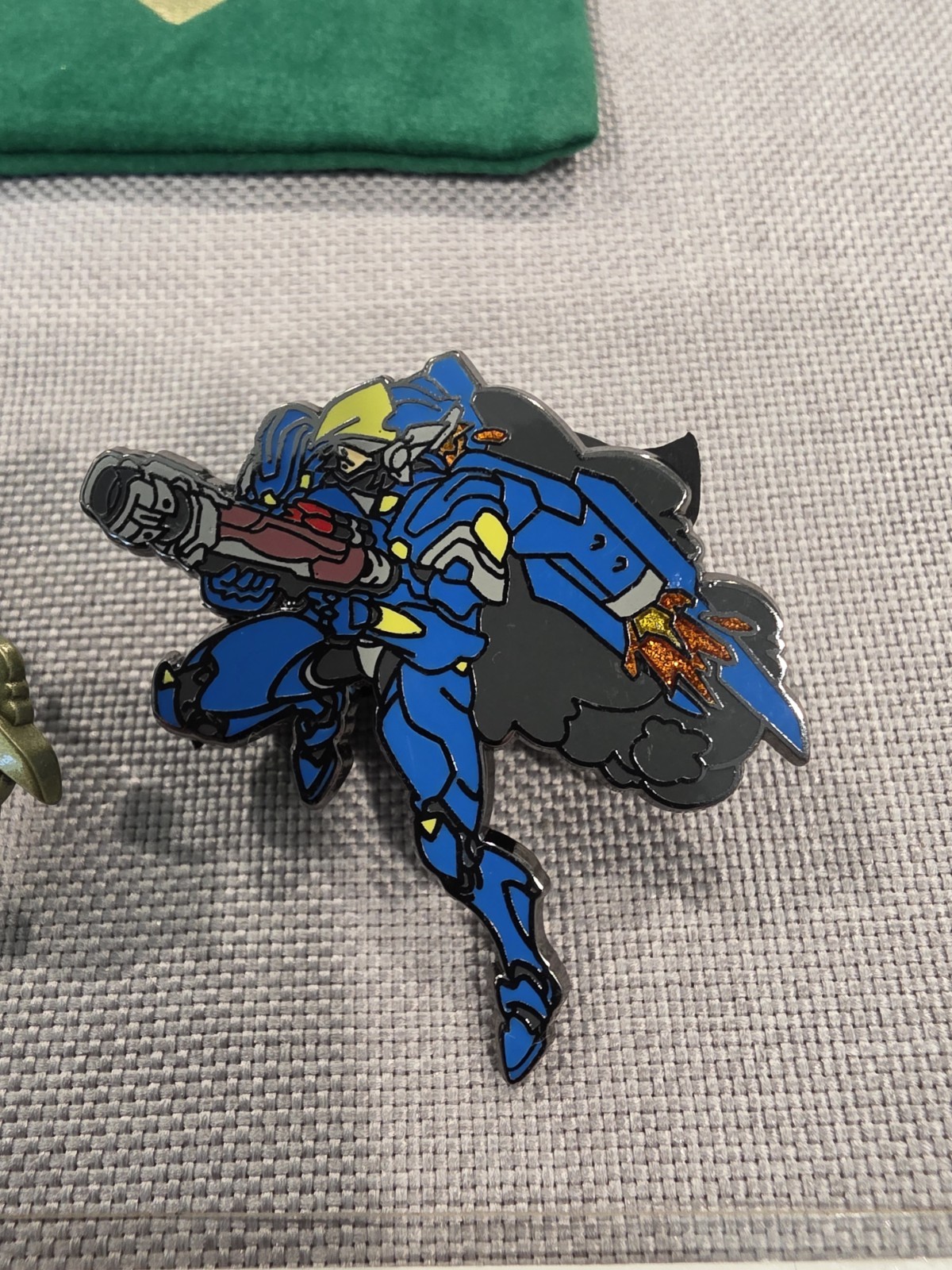 Blizzard BlizzCon 2016 Series 3 Pin Set Overwatch GOLD & Regular Pharah Wow Look