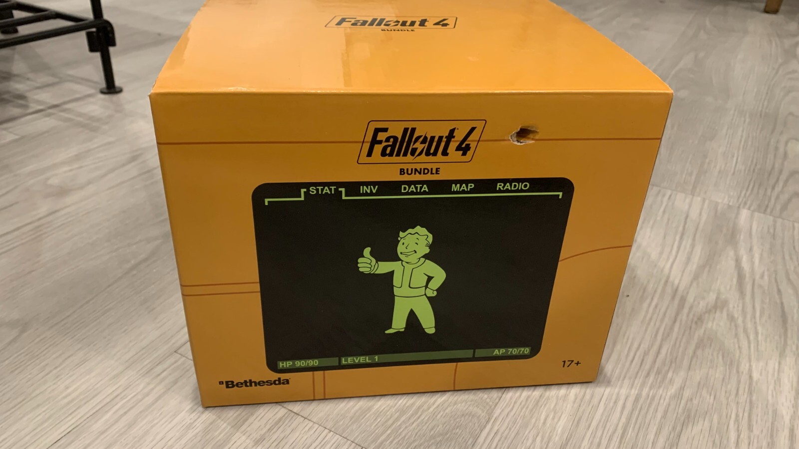 Fallout 4 Bundle | Nick Valentine Figure Pip-Boy Mousepad Pin BOX ONLY