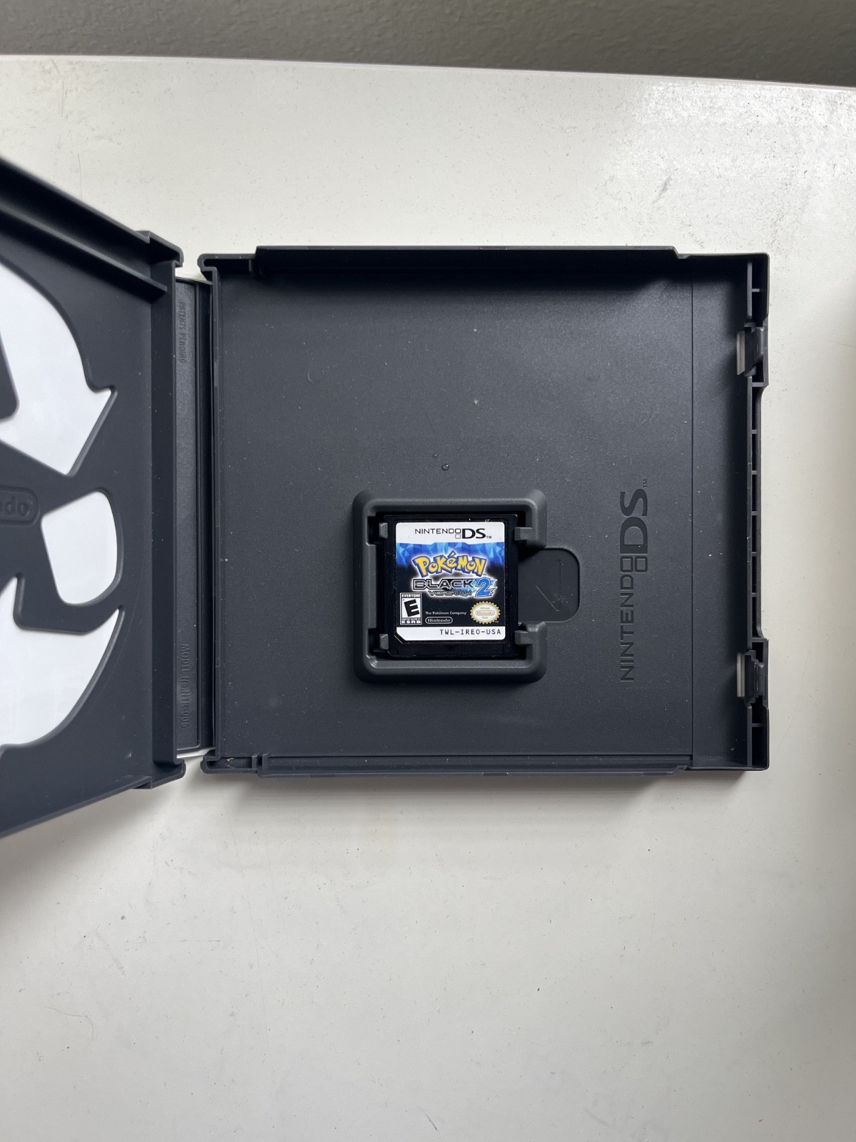 Pokémon Black Version 2 (Nintendo DS, 2012) Complete with Box and Cartridge