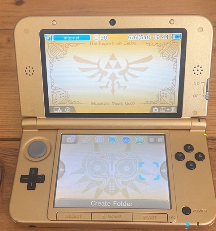 LIMITED EDITION: Legend of Zelda a Link Between Worlds Edition 3DS XL