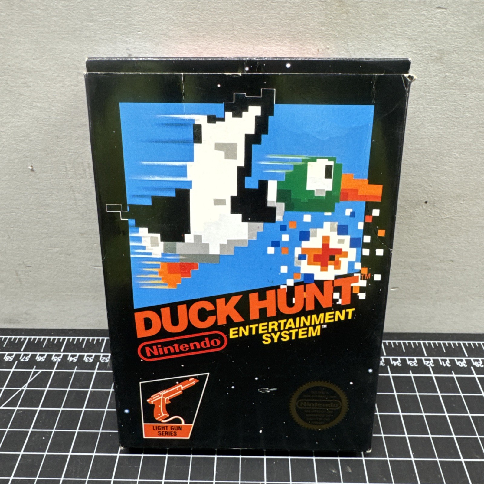 DUCK HUNT Nintendo NES CIB W/5 Screws/Manual/Hangtab/Poster/Zapper D3