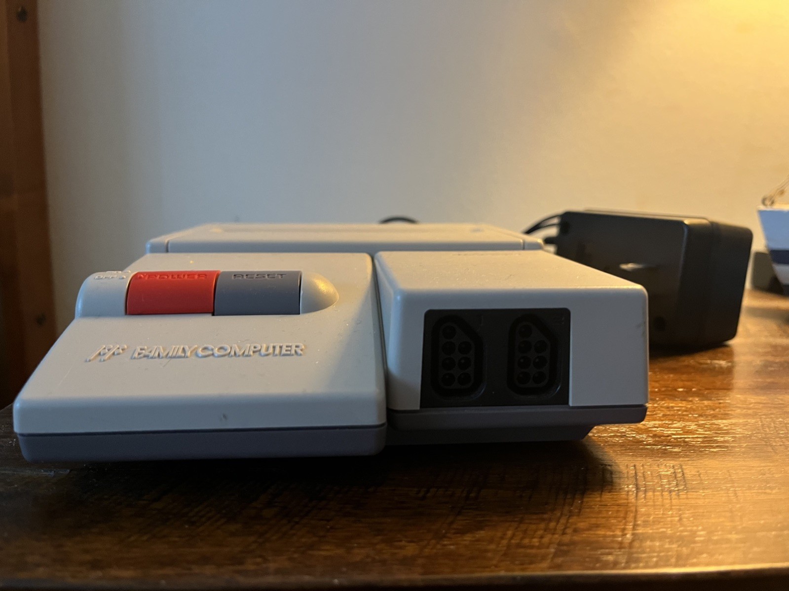 Nintendo AV Famicom Top Loader NES RGB V4 w games