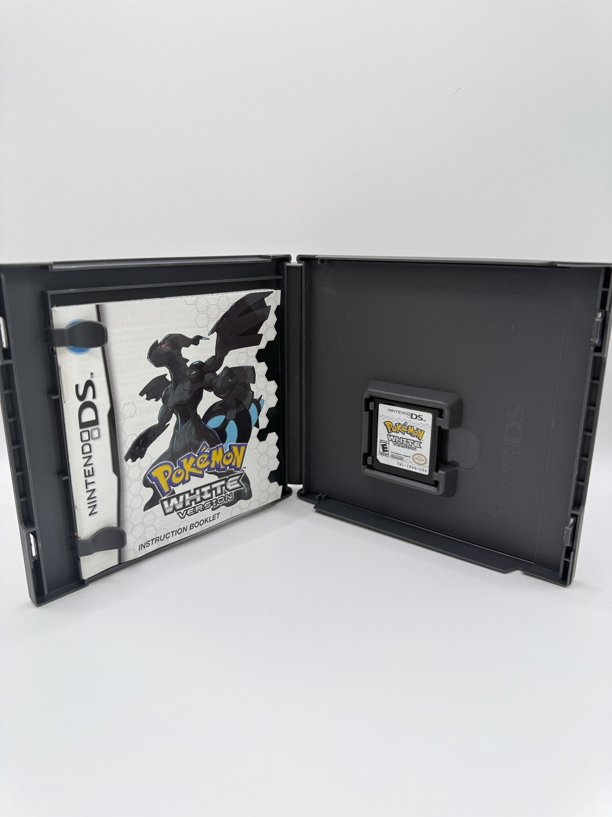 Pokémon White Version – Nintendo DS – CIB – Authentic – Tested & Working