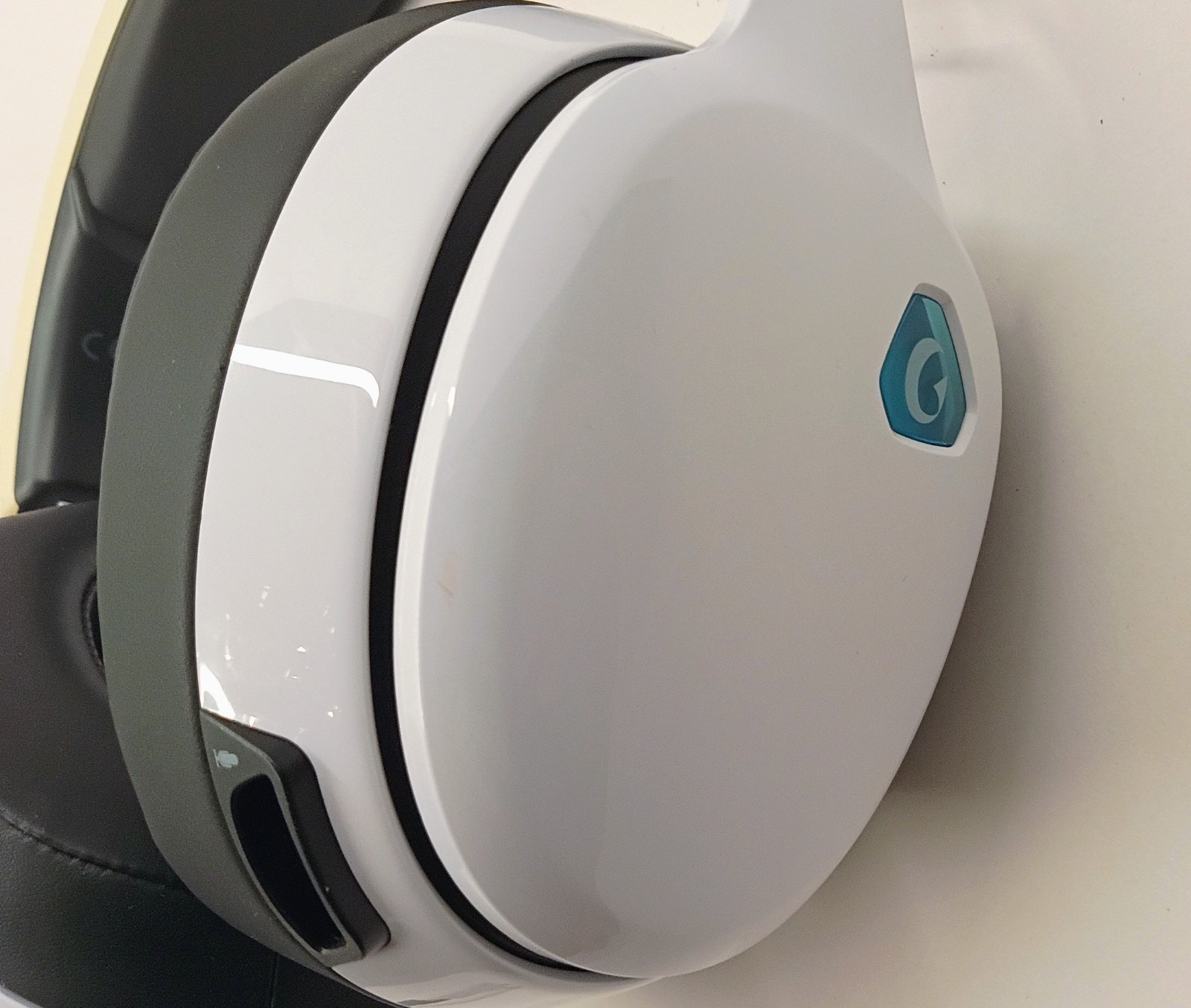 Wireless Gaming Headset White 2.4GHz + Bluetooth + Wired, TESTED WORKING,…