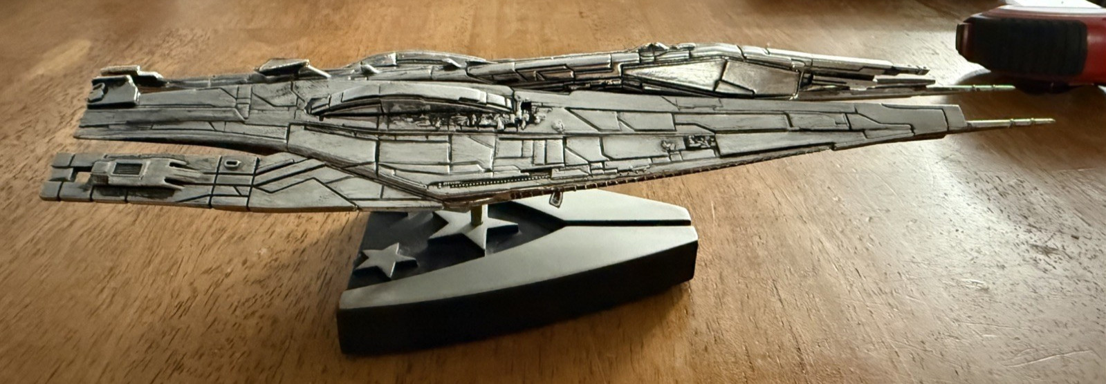 Mass Effect Alliance Cruiser Replica Model Dark Horse Silver Edition