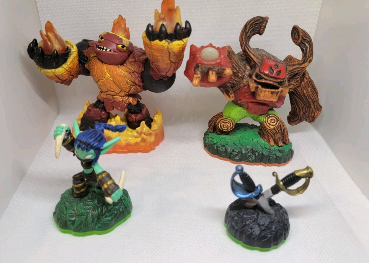 Activision Skylanders 29 Piece Lot Characters, Vehicles, Items, Weapons