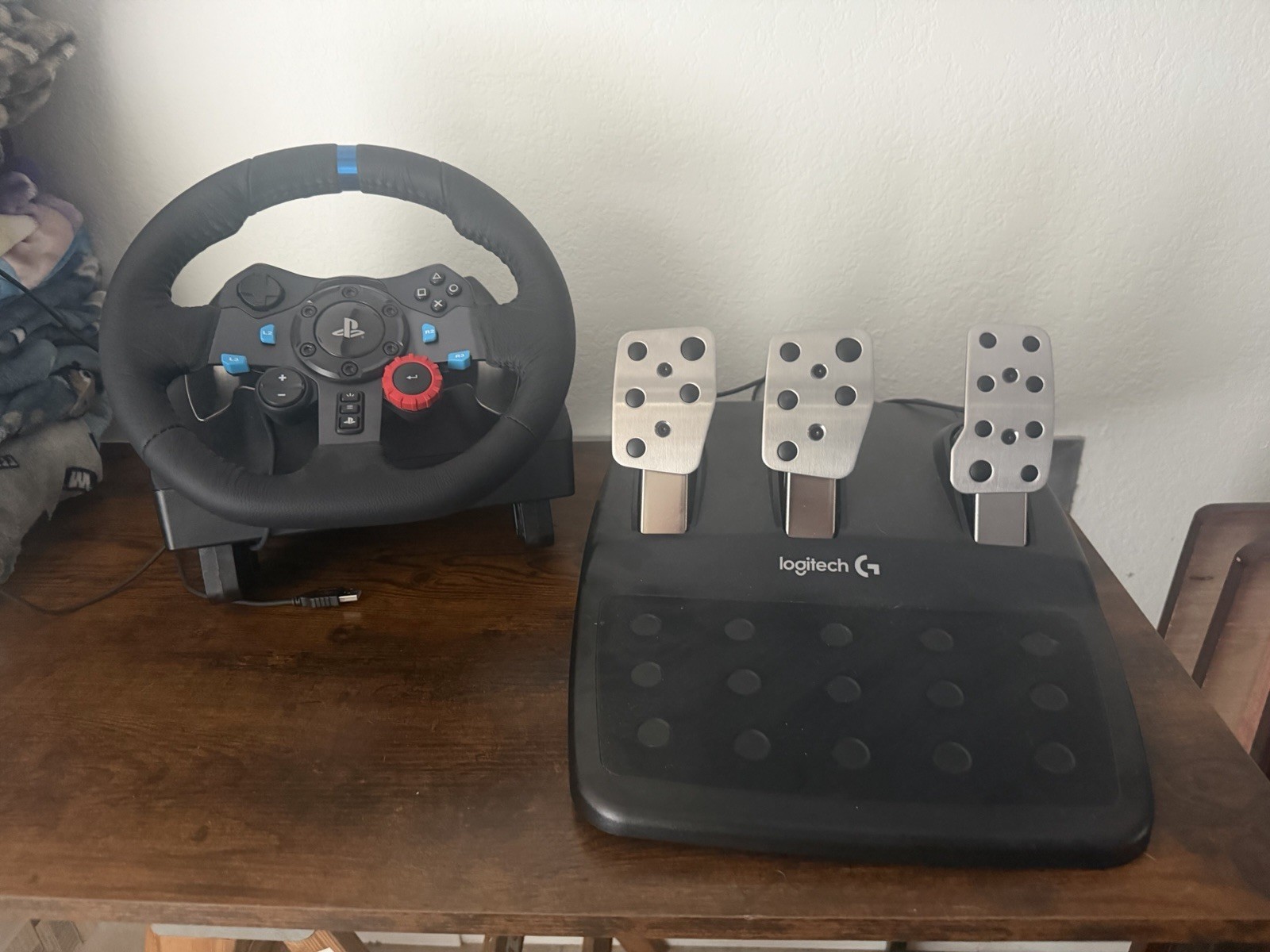 Logitech G29 Driving Force Racing Wheel and Pedals for PlayStation 4/5/PC