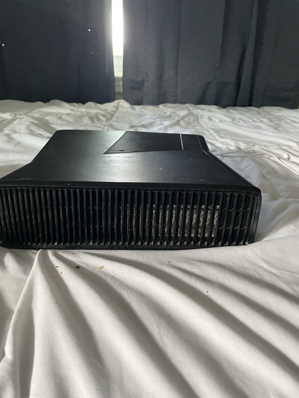 Microsoft Xbox 360 S Console – Black. DOES NOT COME WITH CABLES.
