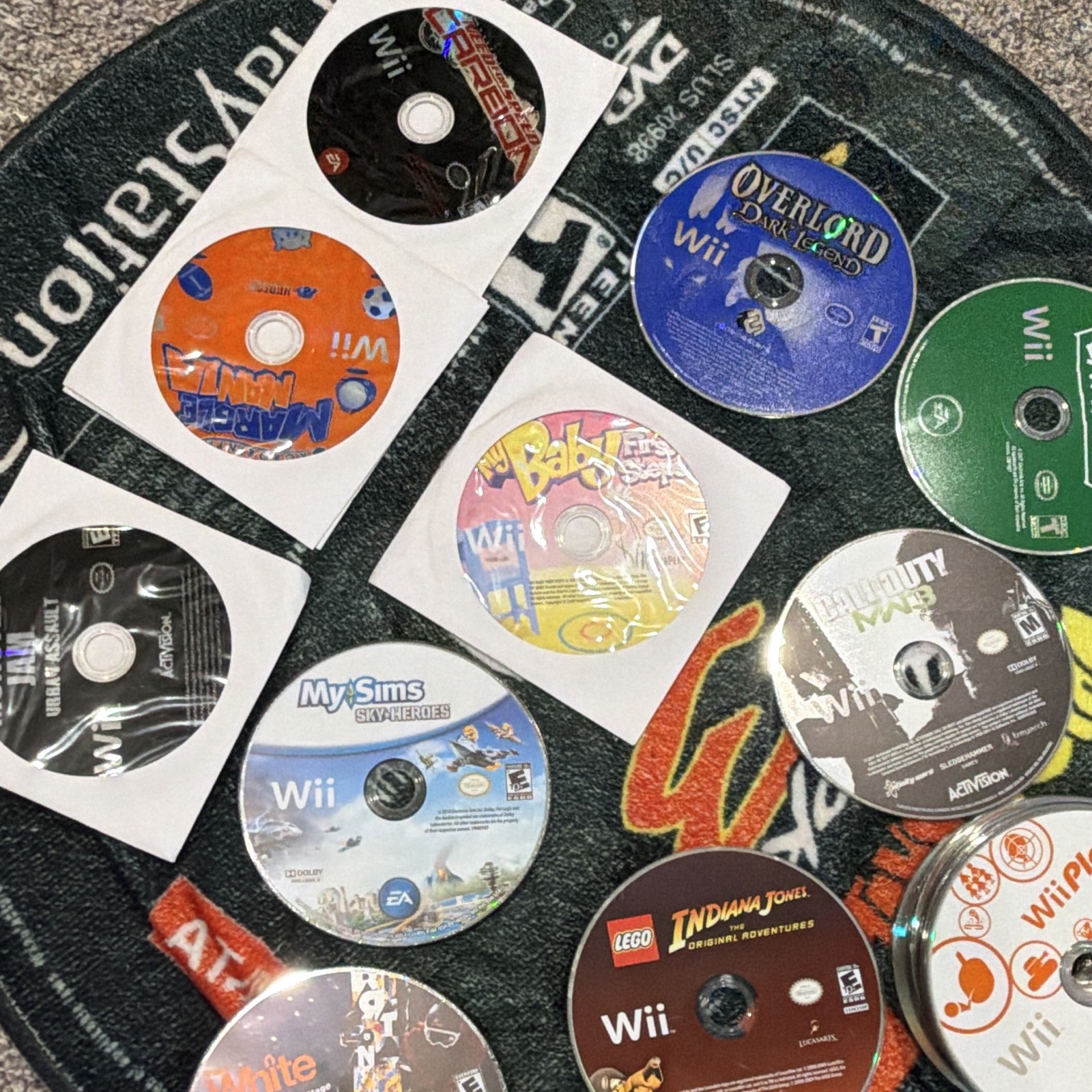 (UNTESTED) Nintendo Wii NTSC-U/C Game Disc Lot Action/Adventure: Wii Play, MW3
