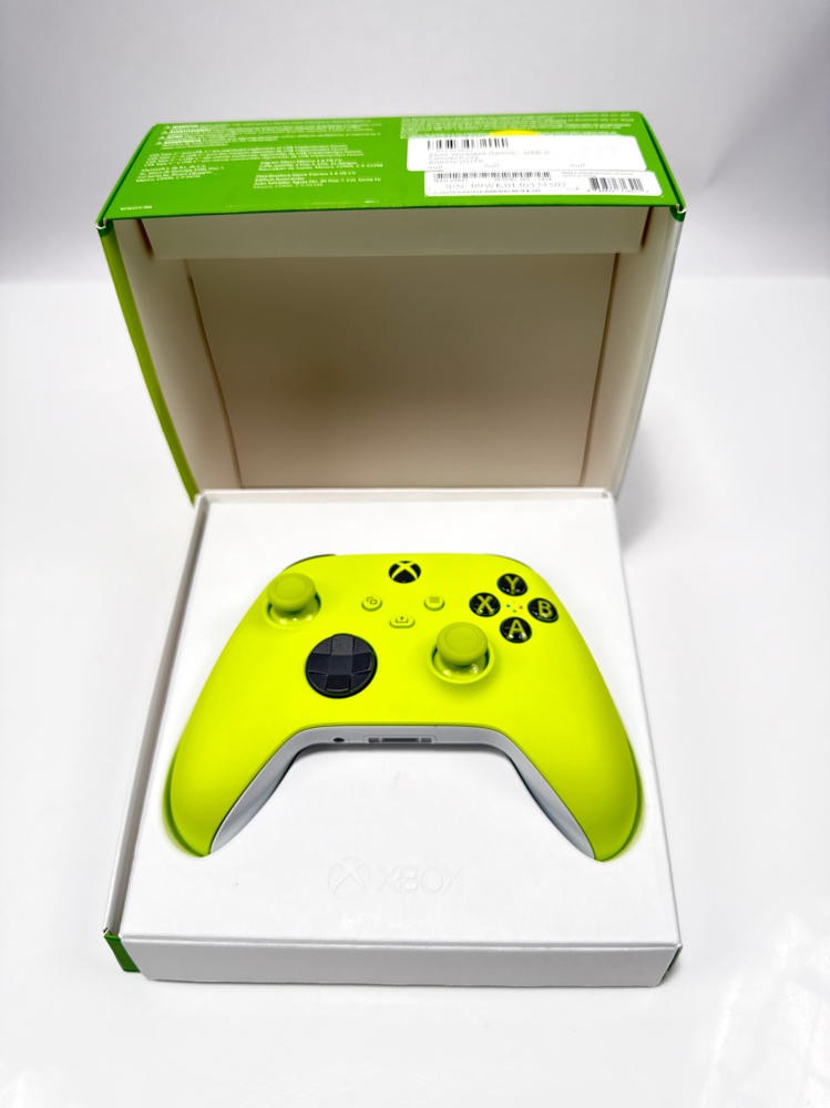 Microsoft Xbox Wireless Controller Electric Volt Bluetooth USB-C Xbox PC Mobile