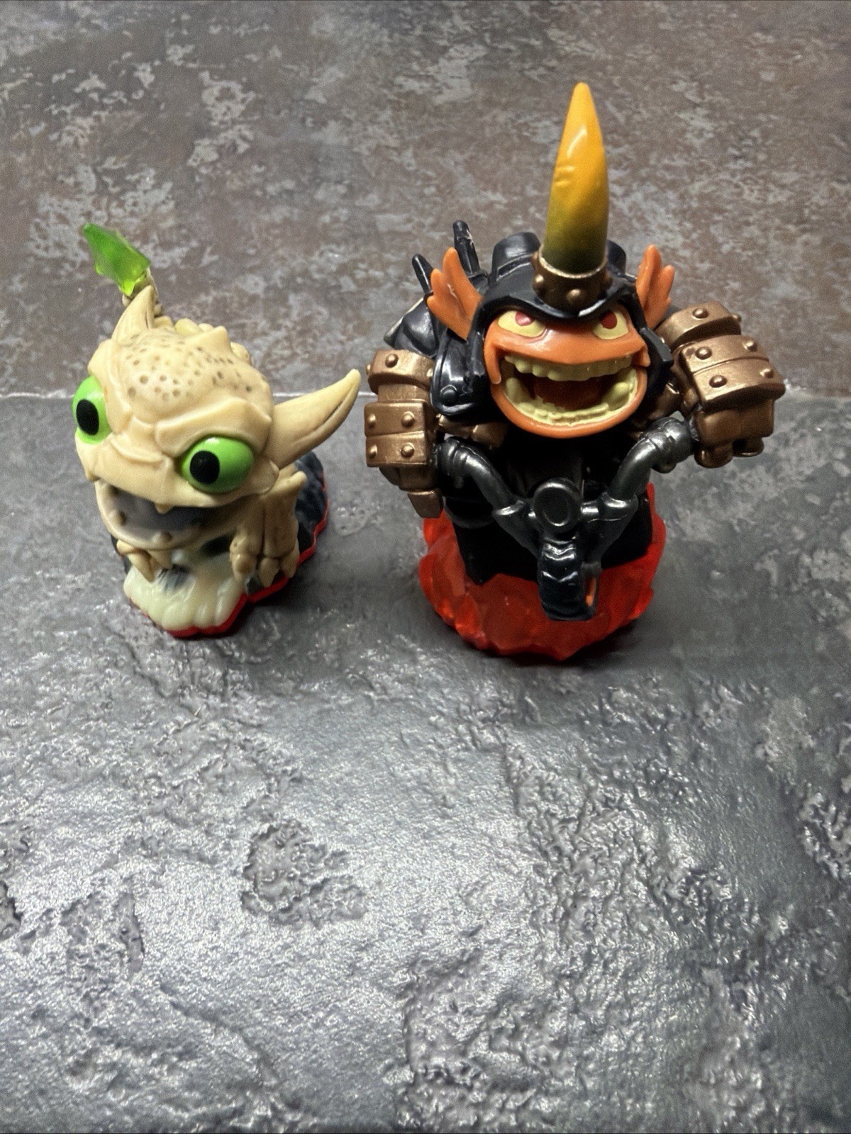 Skylanders Character Figure Lot trap team and 6 keys