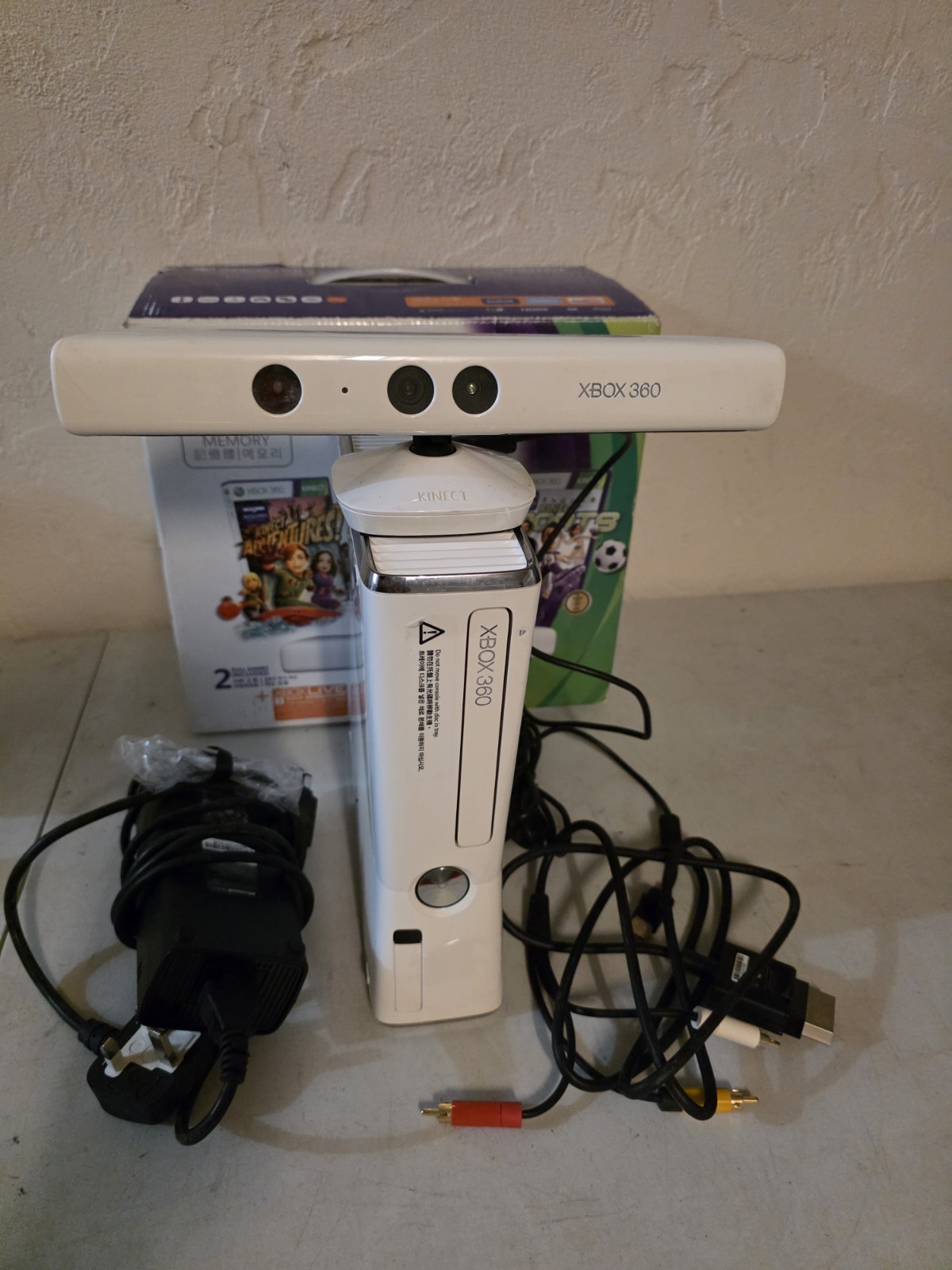 Microsoft Xbox 360 S Kinect Special Edition 4GB White Bundle NTSC-J china/Korea